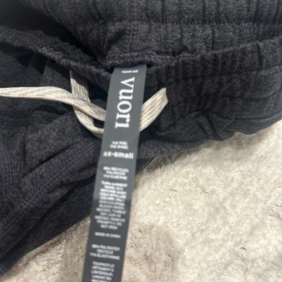 VUORI  Performance Jogger in charcoal heather - Picture 11 of 11